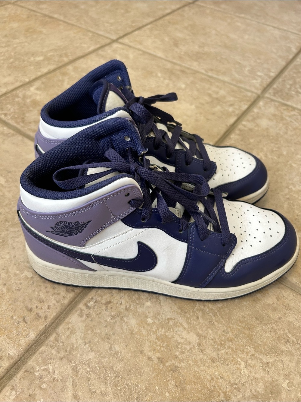 Air Jordan 1 Mid GS – Size 7Y (Women’s 8.5)